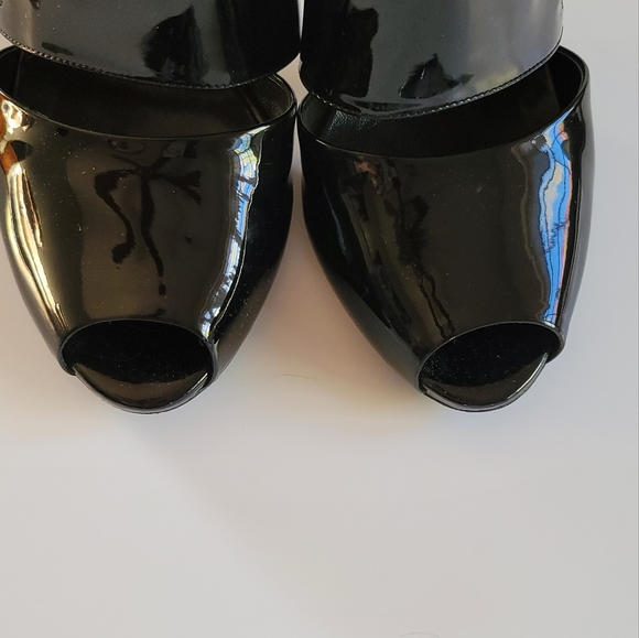 Black Patent GUCCI Split Pumps - Picture 4 of 15